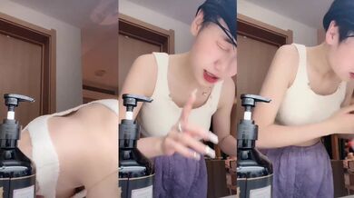 【极品稀缺魔手外购】最新《疯狂抖音》新篇之《笑喷了》美女出场健身打拳 打着打着地上就湿了 内裤都不穿 (13)